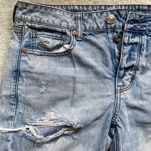 American eagle destroyed tomgirl jeans